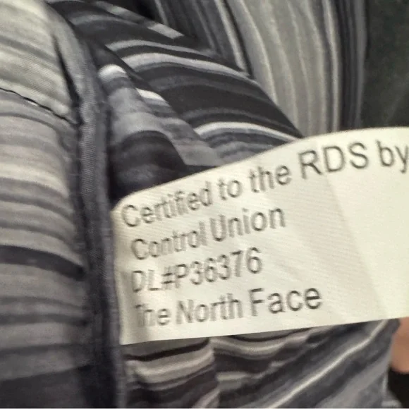 ❄️The North Face Women's Metropolis II Parka - Black with Rare Striped Lining ❄️ - Picture 7 of 9